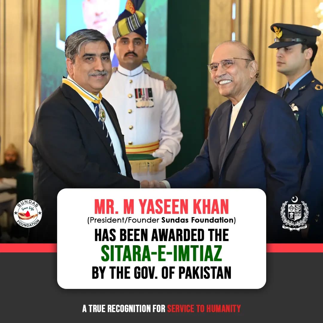 Muhammad Yaseen Khan receiving the Sitara-i-Imtiaz